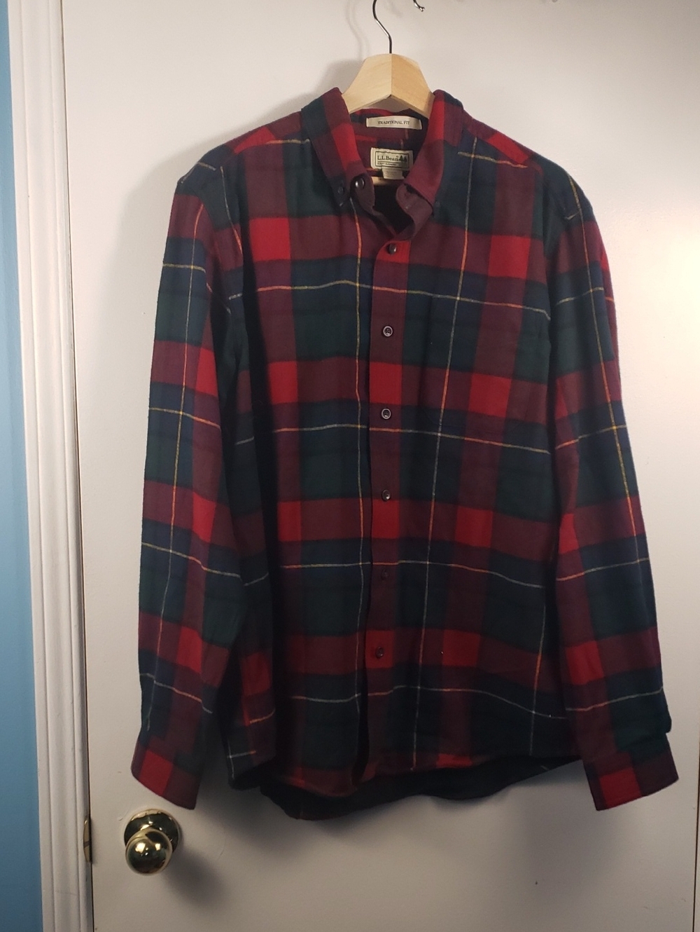 L.L. Bean Traditional Fit Men's Red & Green Plaid Button-Down Shirt Size Medium